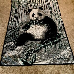 Large panda rug it’s soft it’s good for your living room or bedroom